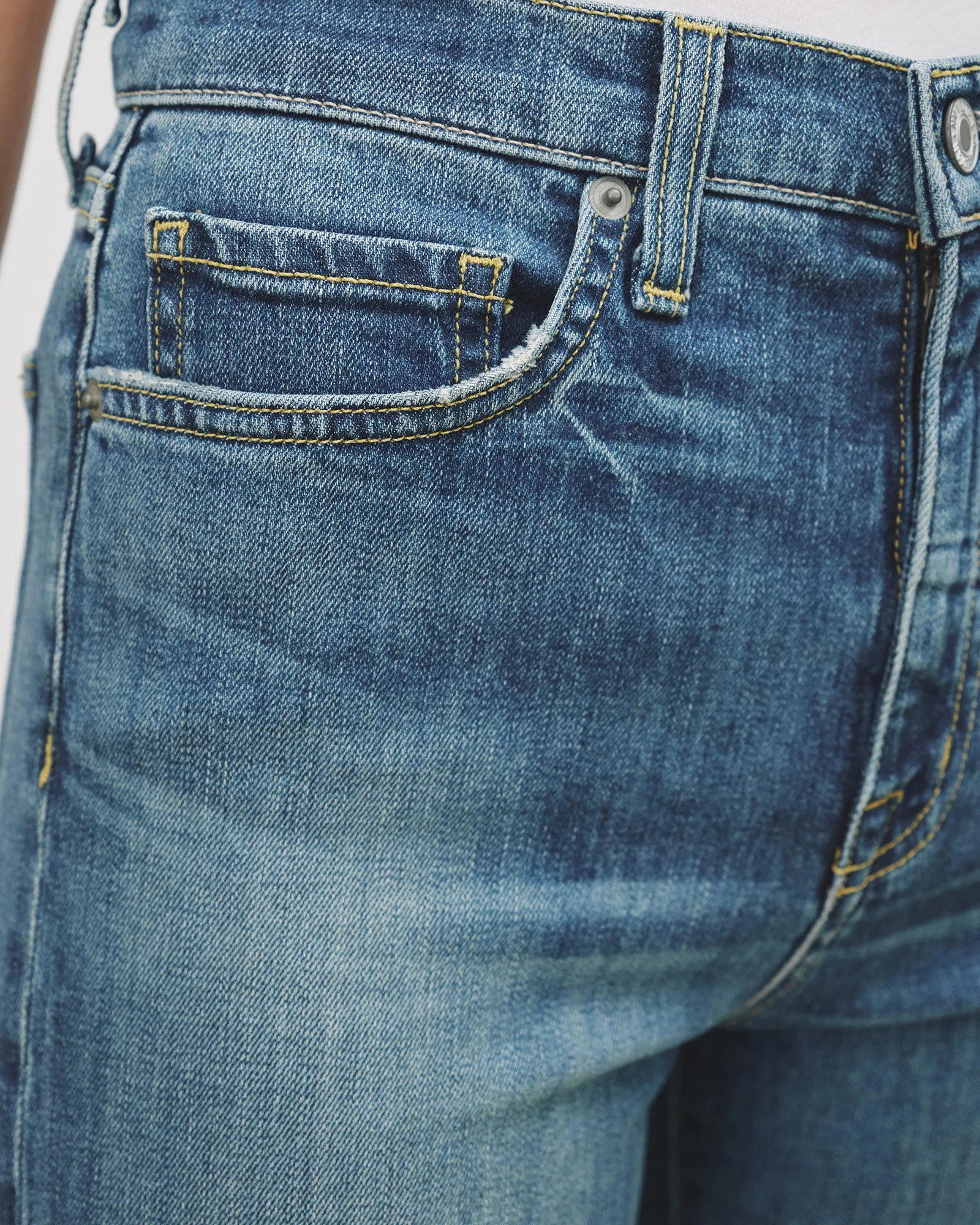 BOOT CUT JEAN