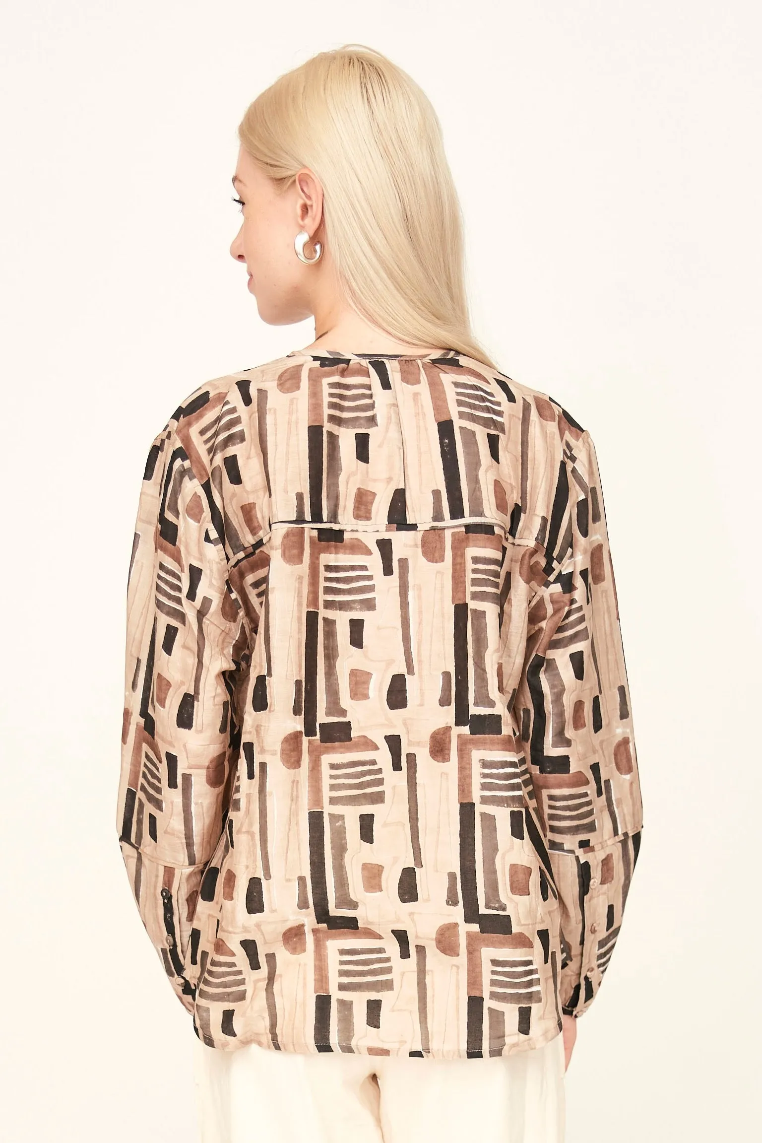Dakota Blouse in Sand Labyrinth