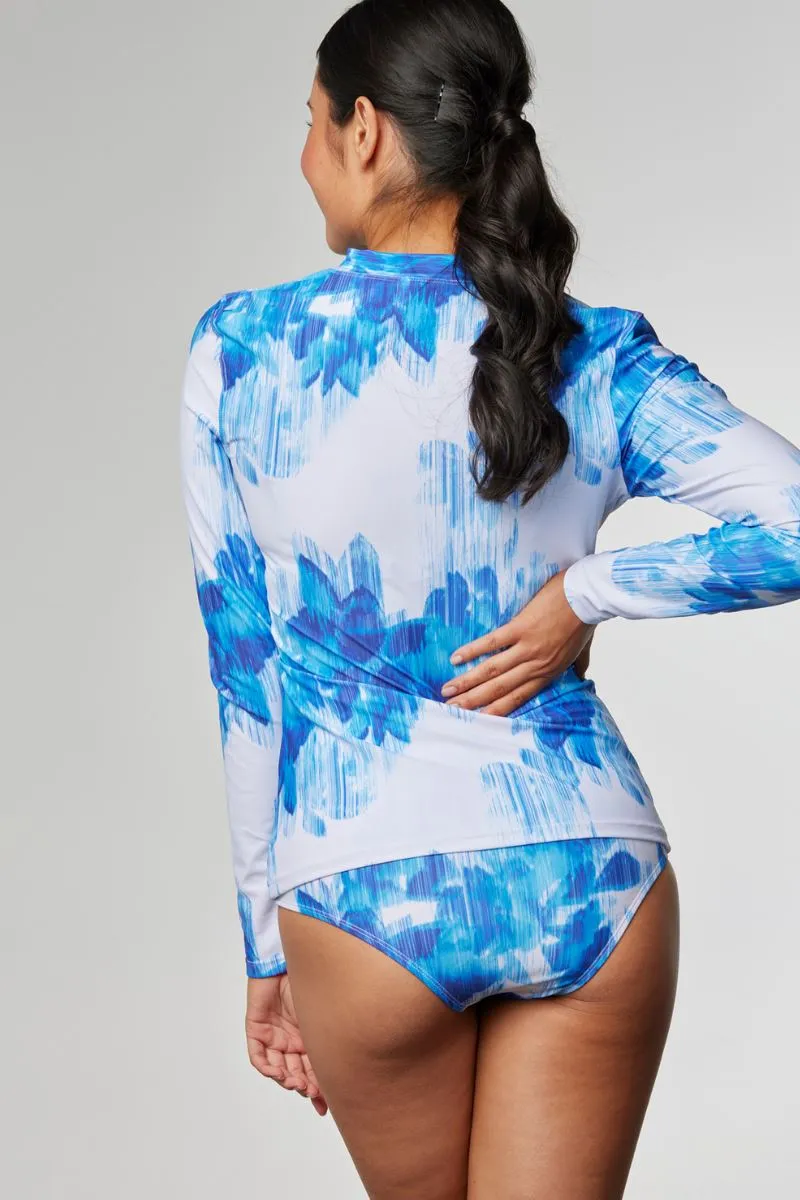 Sustainable Women's rashie in Blurred Floral White& Blue