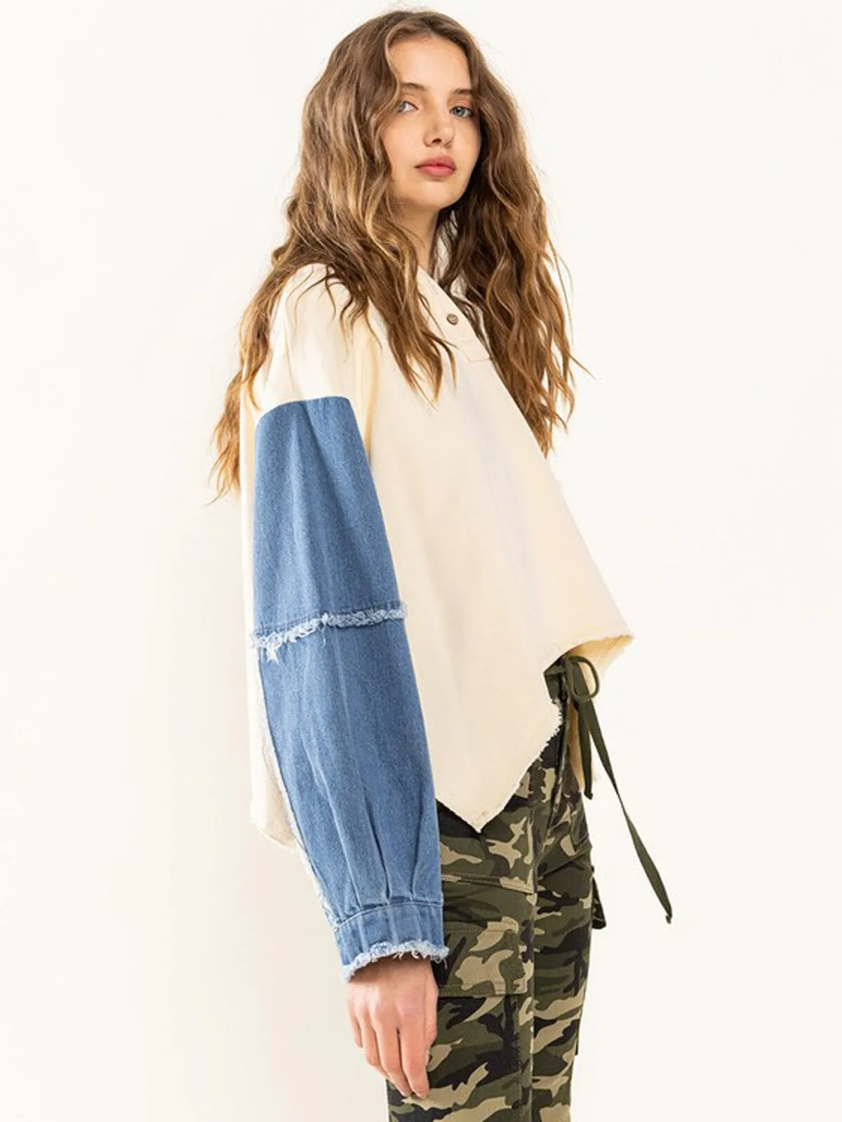 WOMEN'S LONG DENIM SLEEVE HOODED CONTRAST TOP