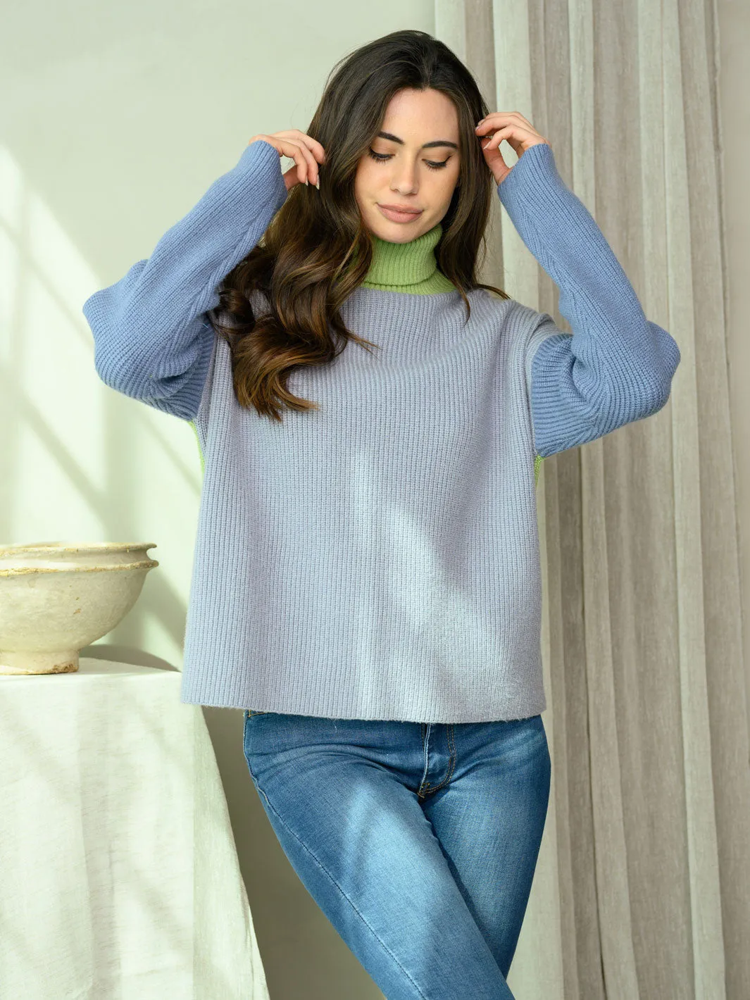WOMEN'S LONG SLEEVE COLORBLOCK TURTLE NECK SWEATER
