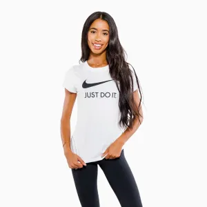 Women's Sportswear Essential Outfit